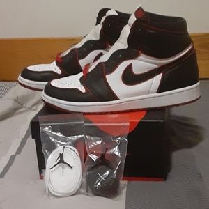 Jordan Ones bloodline size 9 and 1/2 slightly worn